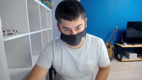 Snapshot of sexxxdickbig chatting on December 4, 8:34 am Tommy online show from December 4, 8:34 am