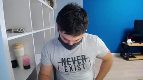 Snapshot of sexxxdickbig chatting on March 7, 8:33 pm Tommy online show from March 7, 8:33 pm