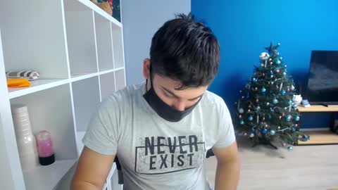 Snapshot of sexxxdickbig chatting on December 22, 8:38 am Tommy online show from December 22, 8:38 am