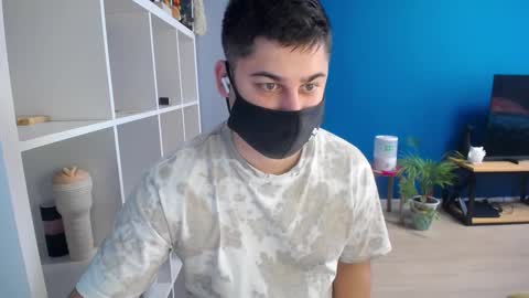 Snapshot of sexxxdickbig chatting on February 15, 7:49 am Tommy online show from February 15, 7:49 am