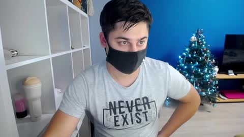 Snapshot of sexxxdickbig chatting on January 4, 7:23 pm Tommy online show from January 4, 7:23 pm