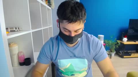 Snapshot of sexxxdickbig chatting on February 22, 6:48 pm Tommy online show from February 22, 6:48 pm