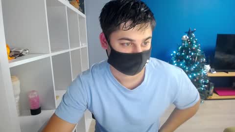 Snapshot of sexxxdickbig chatting on December 27, 7:03 pm Tommy online show from December 27, 7:03 pm