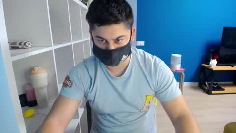 Snapshot of sexxxdickbig chatting on March 3, 6:29 pm Tommy online show from March 3, 6:29 pm