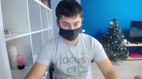 Snapshot of sexxxdickbig chatting on December 26, 9:22 am Tommy online show from December 26, 9:22 am