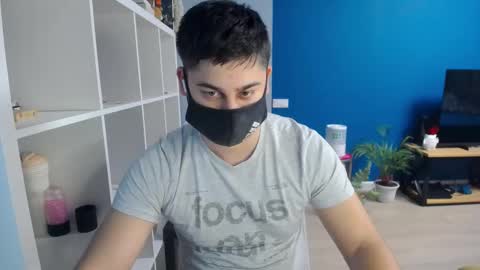 Snapshot of sexxxdickbig chatting on February 19, 7:27 pm Tommy online show from February 19, 7:27 pm
