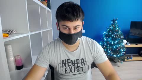 Snapshot of sexxxdickbig chatting on December 22, 7:10 pm Tommy online show from December 22, 7:10 pm