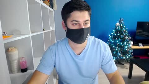 Snapshot of sexxxdickbig chatting on January 1, 4:39 pm Tommy online show from January 1, 4:39 pm