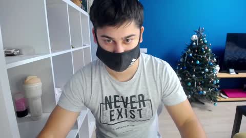 Snapshot of sexxxdickbig chatting on January 4, 8:49 am Tommy online show from January 4, 8:49 am