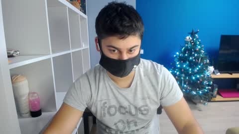 Snapshot of sexxxdickbig chatting on December 26, 7:27 pm Tommy online show from December 26, 7:27 pm