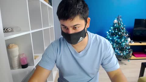 Snapshot of sexxxdickbig chatting on December 30, 7:21 pm Tommy online show from December 30, 7:21 pm