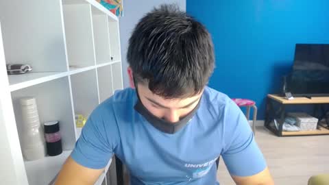 Snapshot of sexxxdickbig chatting on December 16, 7:00 pm Tommy online show from December 16, 7:00 pm