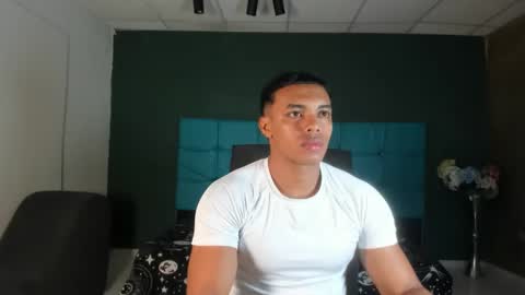 Snapshot of sexy_bigcock01 chatting on February 6, 2:00 am sexy_bigcock01 online show from February 6, 2:00 am