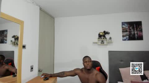 Snapshot of sexy_blackman chatting on February 6, 12:59 pm sexy blackman online show from February 6, 12:59 pm