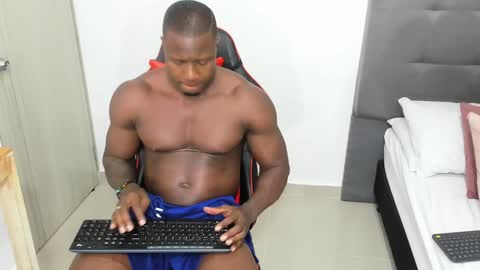 Snapshot of sexy_blackman chatting on February 3, 9:39 pm sexy blackman online show from February 3, 9:39 pm
