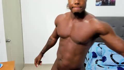 Snapshot of sexy_blackman chatting on February 21, 4:29 am sexy blackman online show from February 21, 4:29 am