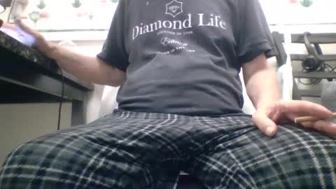 Snapshot of sexy_white_daddy chatting on October 6, 8:13 pm Daddy online show from October 6, 8:13 pm