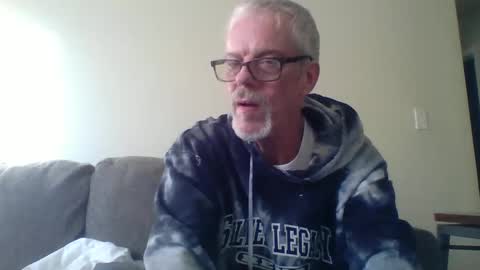 Snapshot of sexy_white_daddy chatting on March 7, 9:48 pm Daddy online show from March 7, 9:48 pm