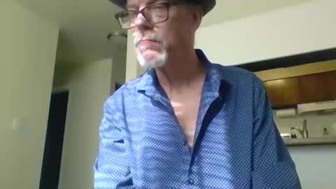 Snapshot of sexy_white_daddy chatting on March 10, 9:51 pm Daddy online show from March 10, 9:51 pm