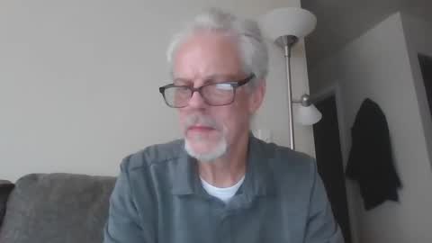 Snapshot of sexy_white_daddy chatting on February 21, 11:32 pm Daddy online show from February 21, 11:32 pm
