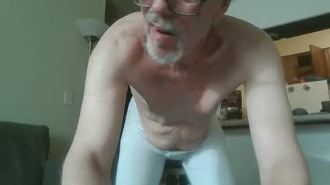 Snapshot of sexy_white_daddy chatting on February 22, 10:48 pm Daddy online show from February 22, 10:48 pm