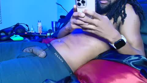 Snapshot of sexyhornyman1993 chatting on February 21, 7:33 am sexyhornyman1993 online show from February 21, 7:33 am