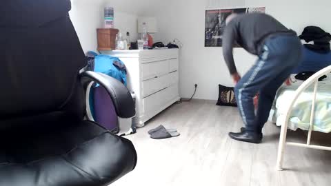Snapshot of sexyman_fr chatting on February 2, 12:46 pm Vincent Vega online show from February 2, 12:46 pm