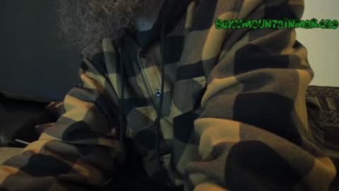 Snapshot of sexymountainman420 chatting on February 8, 9:15 pm Sexymountainman420 online show from February 8, 9:15 pm