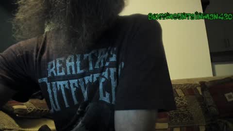 Snapshot of sexymountainman420 chatting on December 21, 2:41 am Sexymountainman420 online show from December 21, 2:41 am