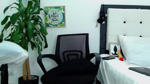 sexytommy_ online show from March 20, 6:34 pm