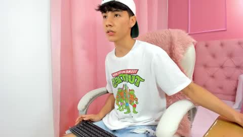 Snapshot of shady_stone chatting on February 17, 9:19 pm shady_stone online show from February 17, 9:19 pm