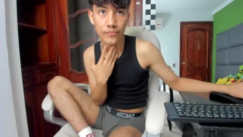 Snapshot of shady_stone chatting on February 13, 5:37 am shady_stone online show from February 13, 5:37 am