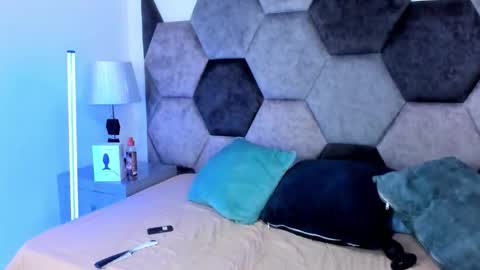 Shanti Wets Brunette online show from December 1, 3:53 am