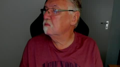 sharlots_pet online show from May 5, 11:56 am