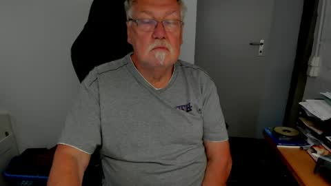 sharlots_pet online show from April 27, 8:44 am