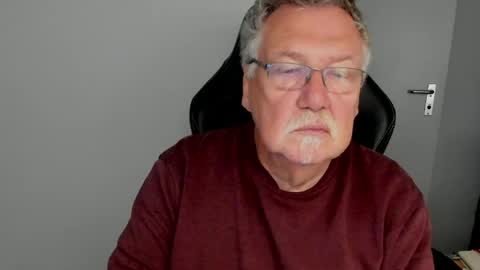 sharlots_pet online show from May 16, 10:36 am