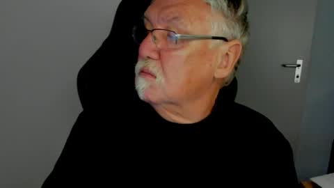 sharlots_pet online show from May 12, 10:34 am