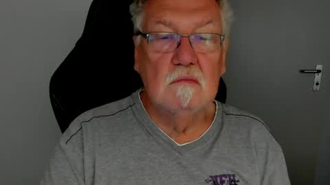 sharlots_pet online show from April 28, 9:47 am
