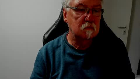 sharlots_pet online show from May 11, 10:17 am