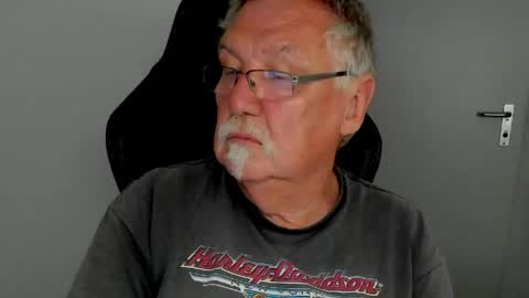 sharlots_pet online show from May 3, 4:42 pm