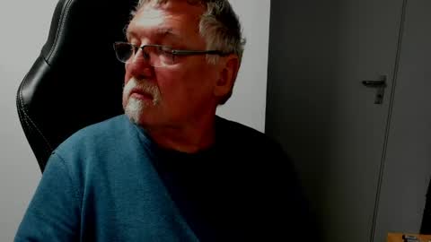 sharlots_pet online show from May 8, 11:32 am