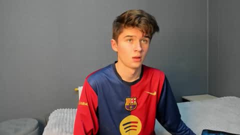 Max online show from October 17, 8:24 pm