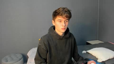 Max online show from October 16, 7:22 pm