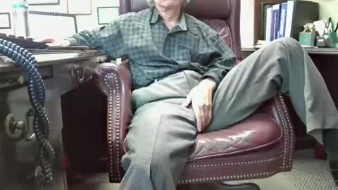 nikolas send dm for an appointment online show from November 5, 5:15 pm