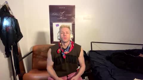 shreddylong online show from May 2, 2:25 am