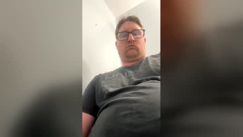 shweatyballs28 online show from April 4, 9:34 pm