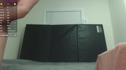 Snapshot of shyguy0401xx chatting on March 1, 5:53 am ShyGuy0401xx online show from March 1, 5:53 am