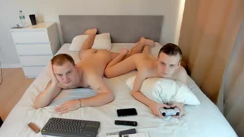 Snapshot of shyguysss chatting on September 21, 1:33 pm Christian top and Johnny bottom online show from September 21, 1:33 pm