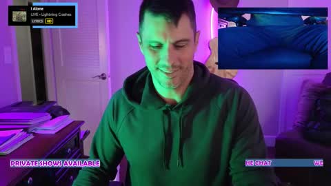 Snapshot of sidesnack chatting on October 24, 4:52 pm SideSnack online show from October 24, 4:52 pm