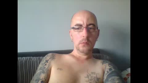 Snapshot of silent_v_81 chatting on October 8, 10:52 am Silent V online show from October 8, 10:52 am